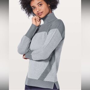 Lululemon two toned grey turtleneck sweater cozy and chic